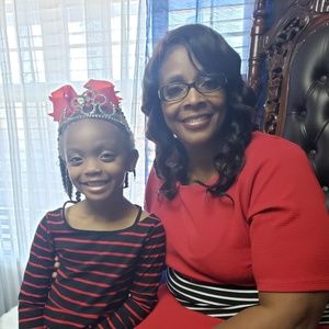 Meet your Posher, Cynthia